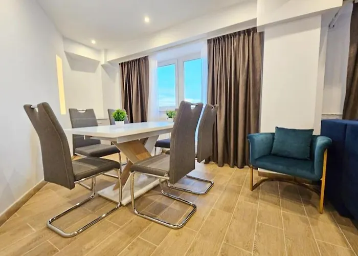 Ultra Central Luxury 3Br 2Bath Apt & Amazing Views